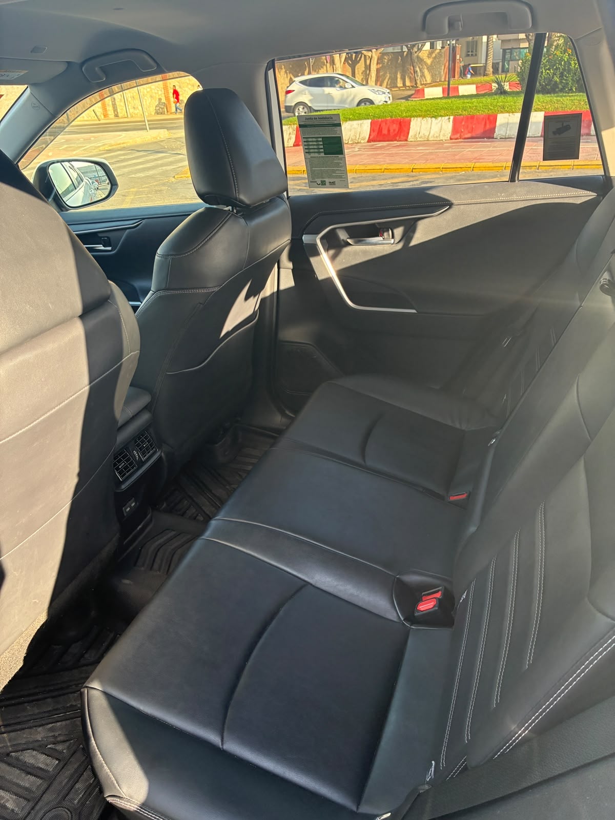 Interior espacioso Taxi Almería Toyota RAV4