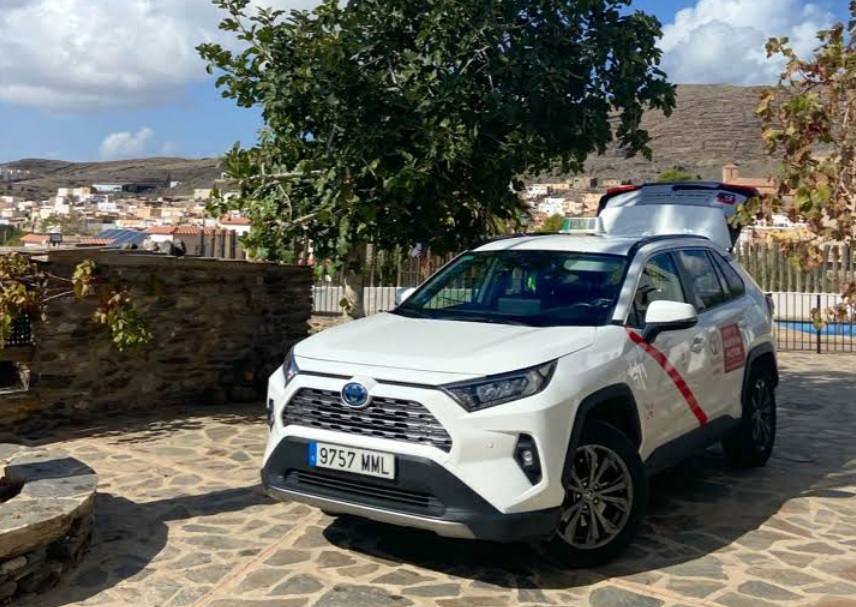Capacidad maletero maletas grandes Taxi Almería